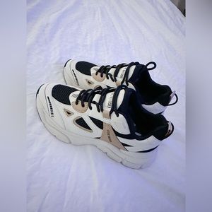 Chunky sneakers